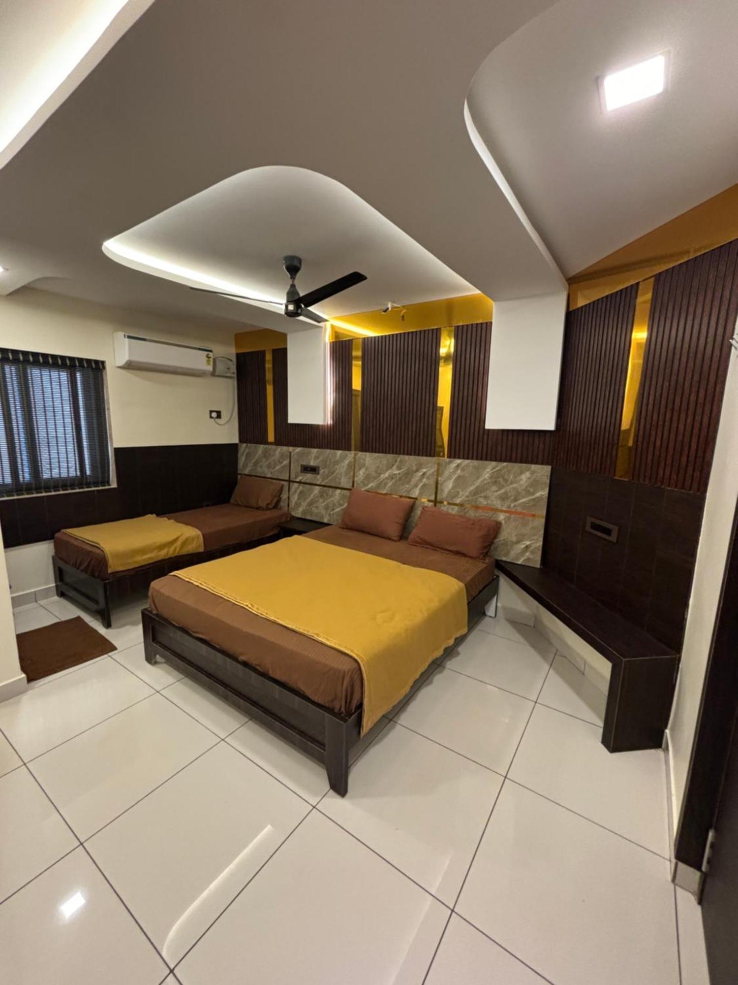 Sundar Lodge Tiruppatur Exterior foto