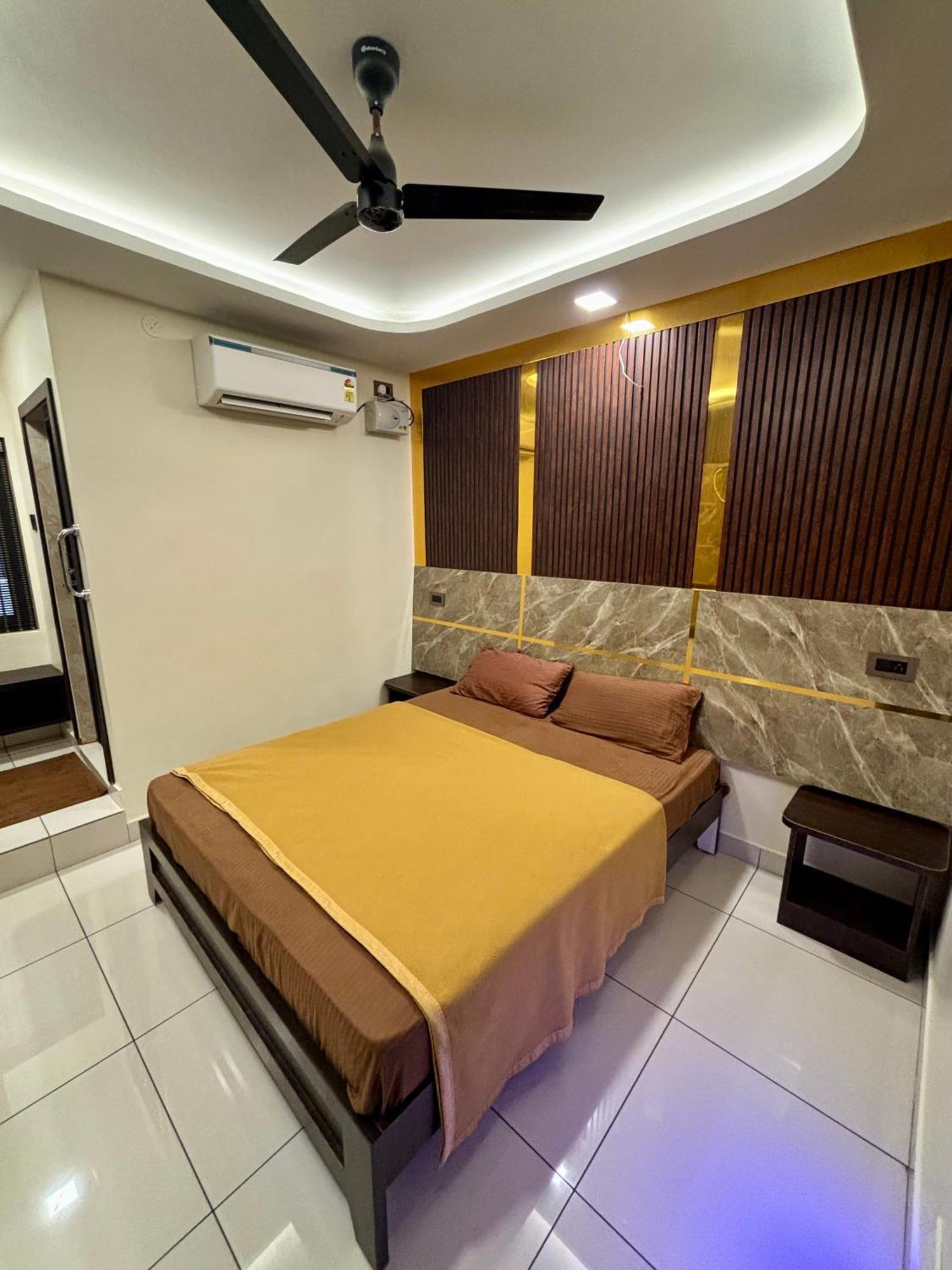 Sundar Lodge Tiruppatur Exterior foto